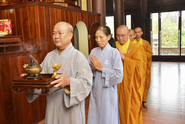The Eight Precept Retreat  at Tay Khanh pagoda, Thai Binh